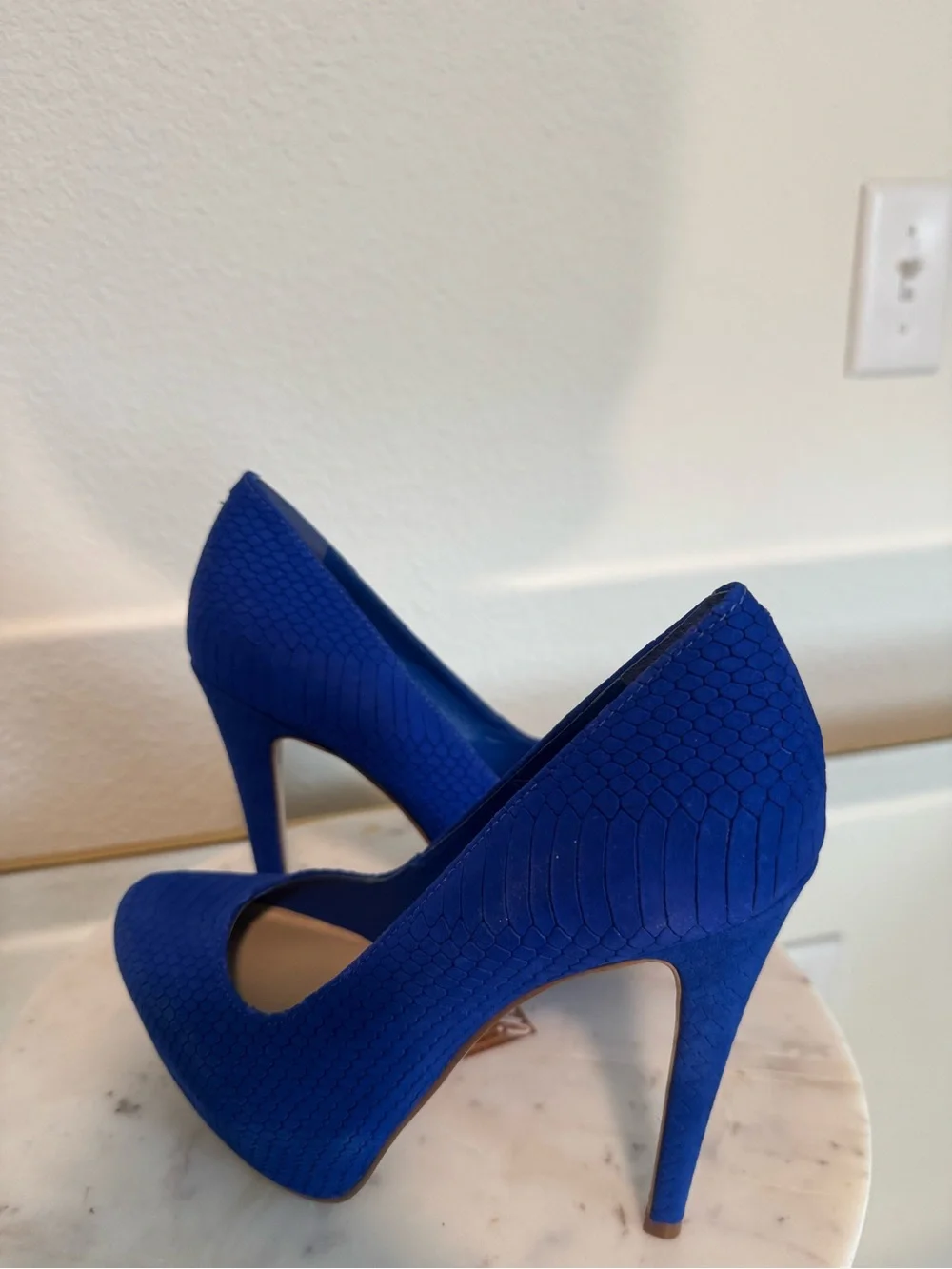 Steven by Steve Madden Electric Blue Textured Round-Toe Pumps - SIZE: 8 M